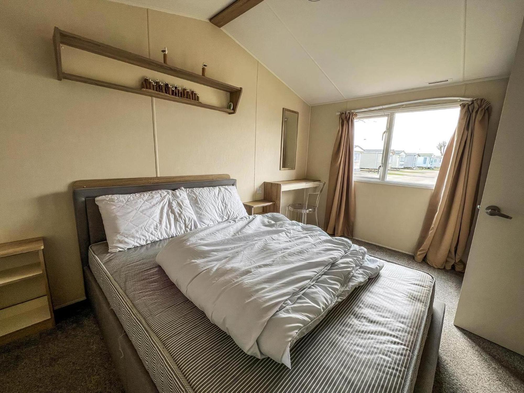 Modern 6 Berth Caravan With Wifi At St Osyth Beach In Essex Ref 28051Fv Clacton-on-Sea Dış mekan fotoğraf