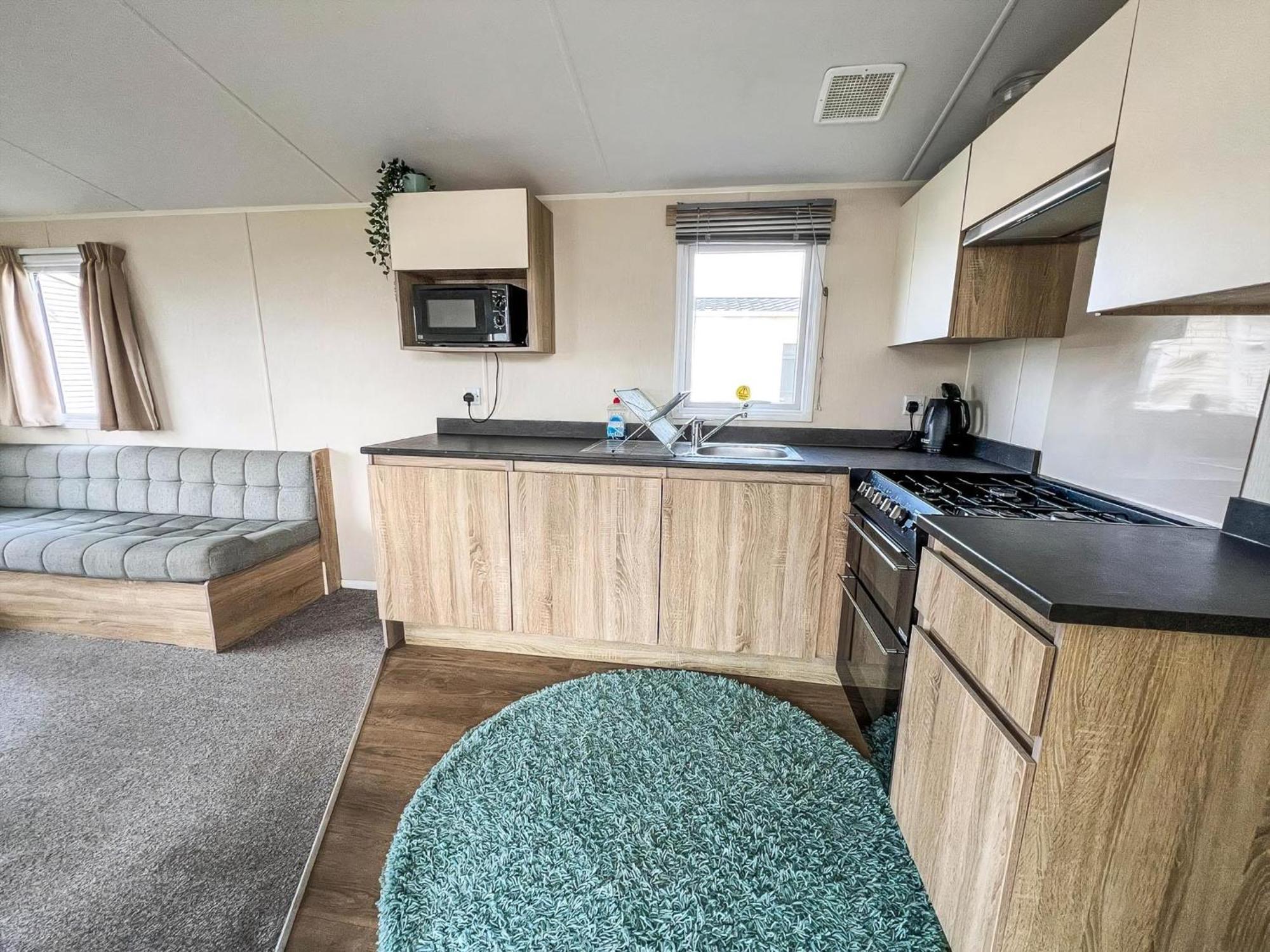 Modern 6 Berth Caravan With Wifi At St Osyth Beach In Essex Ref 28051Fv Clacton-on-Sea Dış mekan fotoğraf