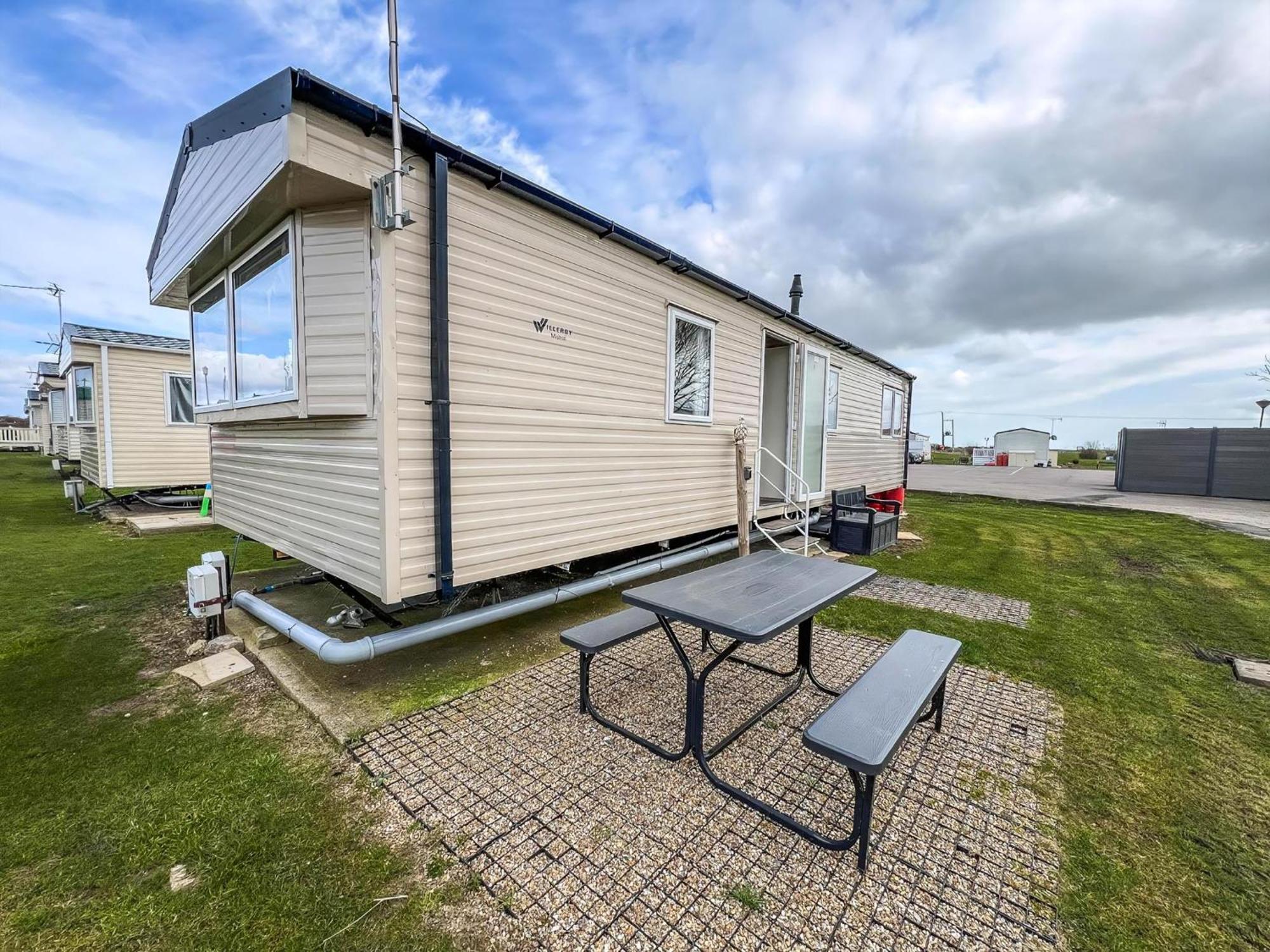 Modern 6 Berth Caravan With Wifi At St Osyth Beach In Essex Ref 28051Fv Clacton-on-Sea Dış mekan fotoğraf